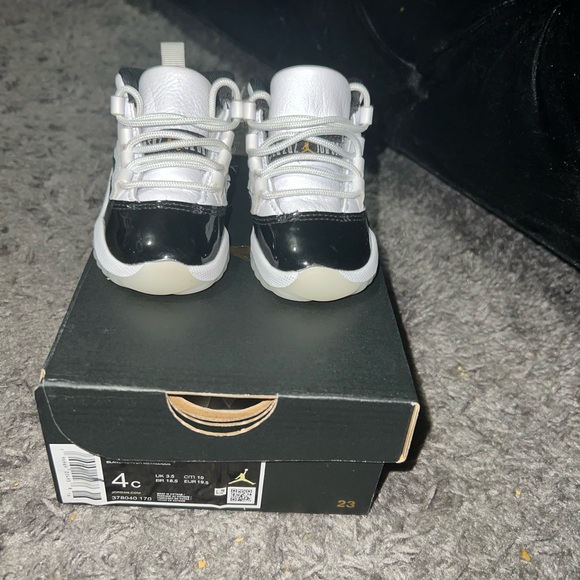 Jordan 11 - Picture 2 of 3